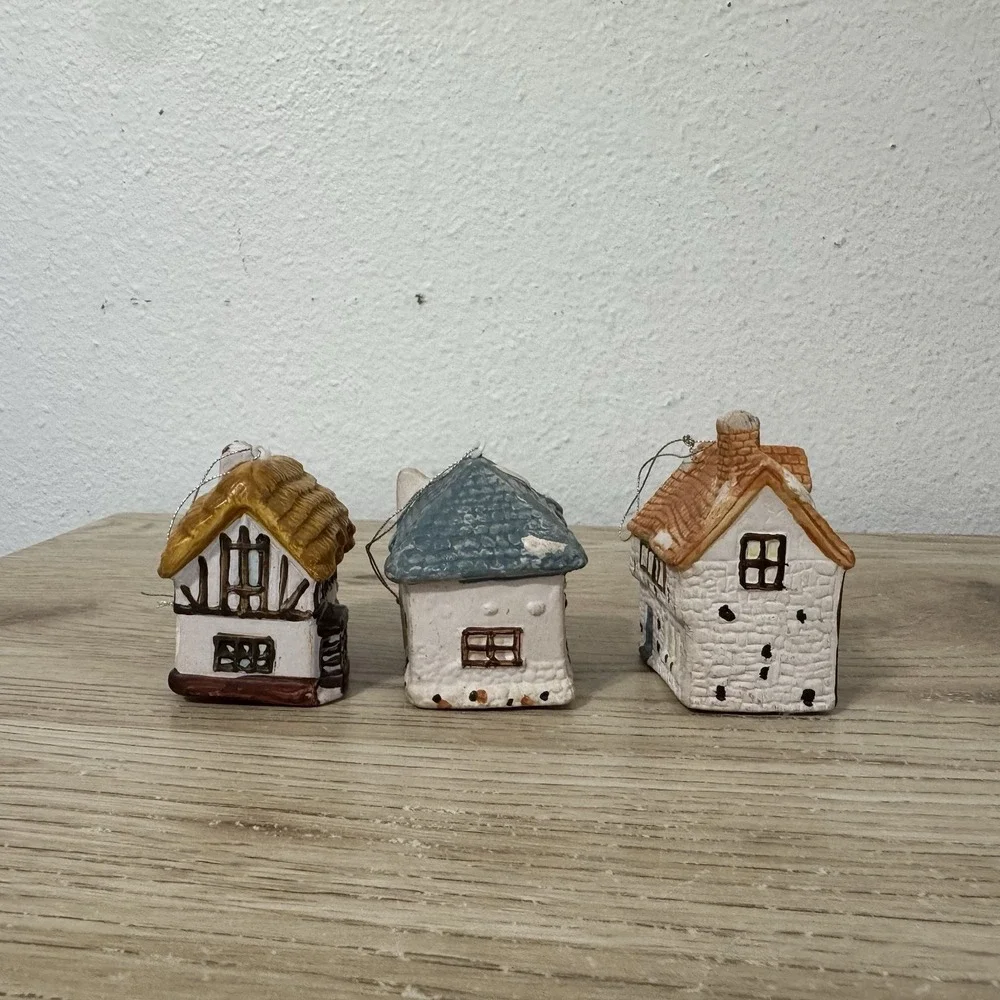 Christmas‎ Village House Lot Of 3 Mini Plastic Houses Ornaments Vintage Homes